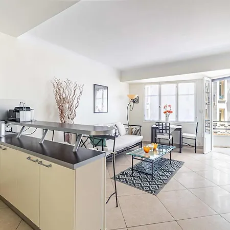 L'esprit Croisette Avec Balcon A Cote Du Martinez * Cannes