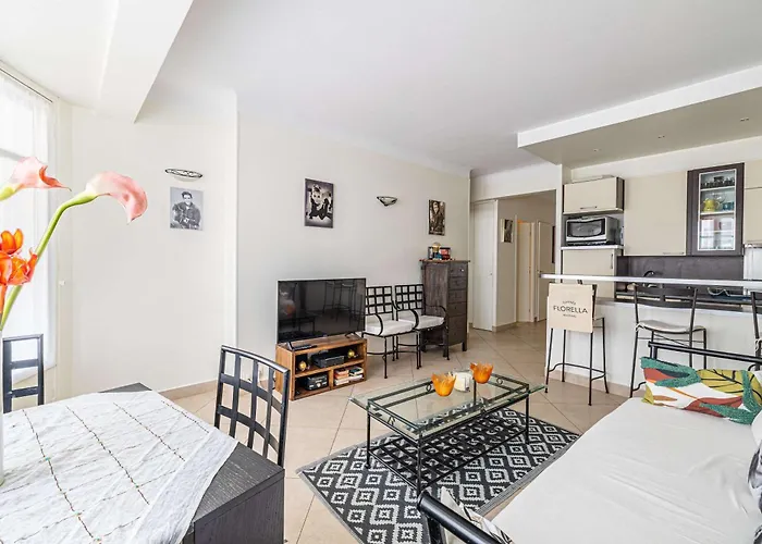 L'esprit Croisette Avec Balcon à Cote Du Martinez *